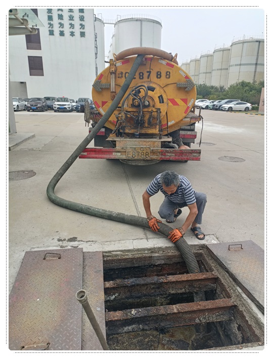 坡头镇隔油池清掏