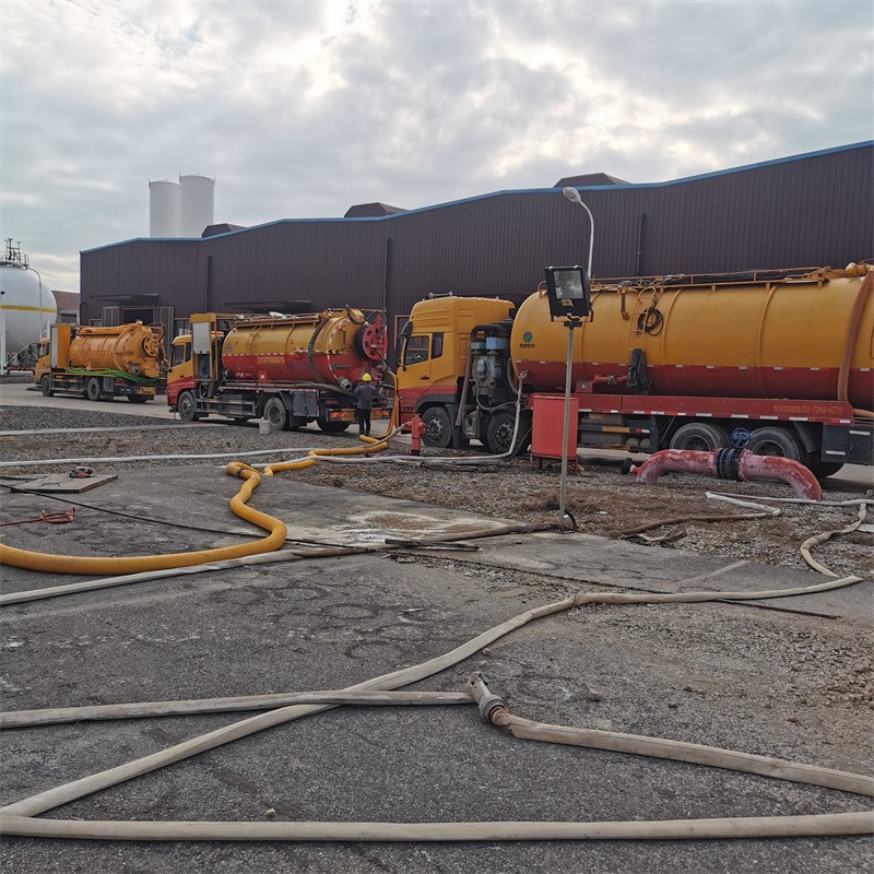 坡头镇污水池清理