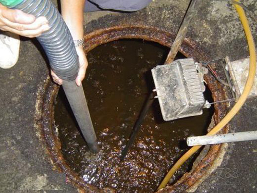 坡头镇隔油池清理